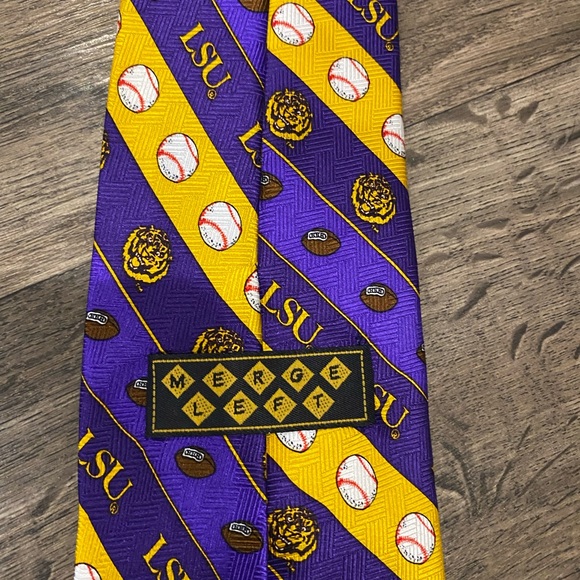 MERGE LEFT Necktie MENS 100% SILK Tie LSU Tigers Purple Gold Football Baseball - Picture 4 of 5